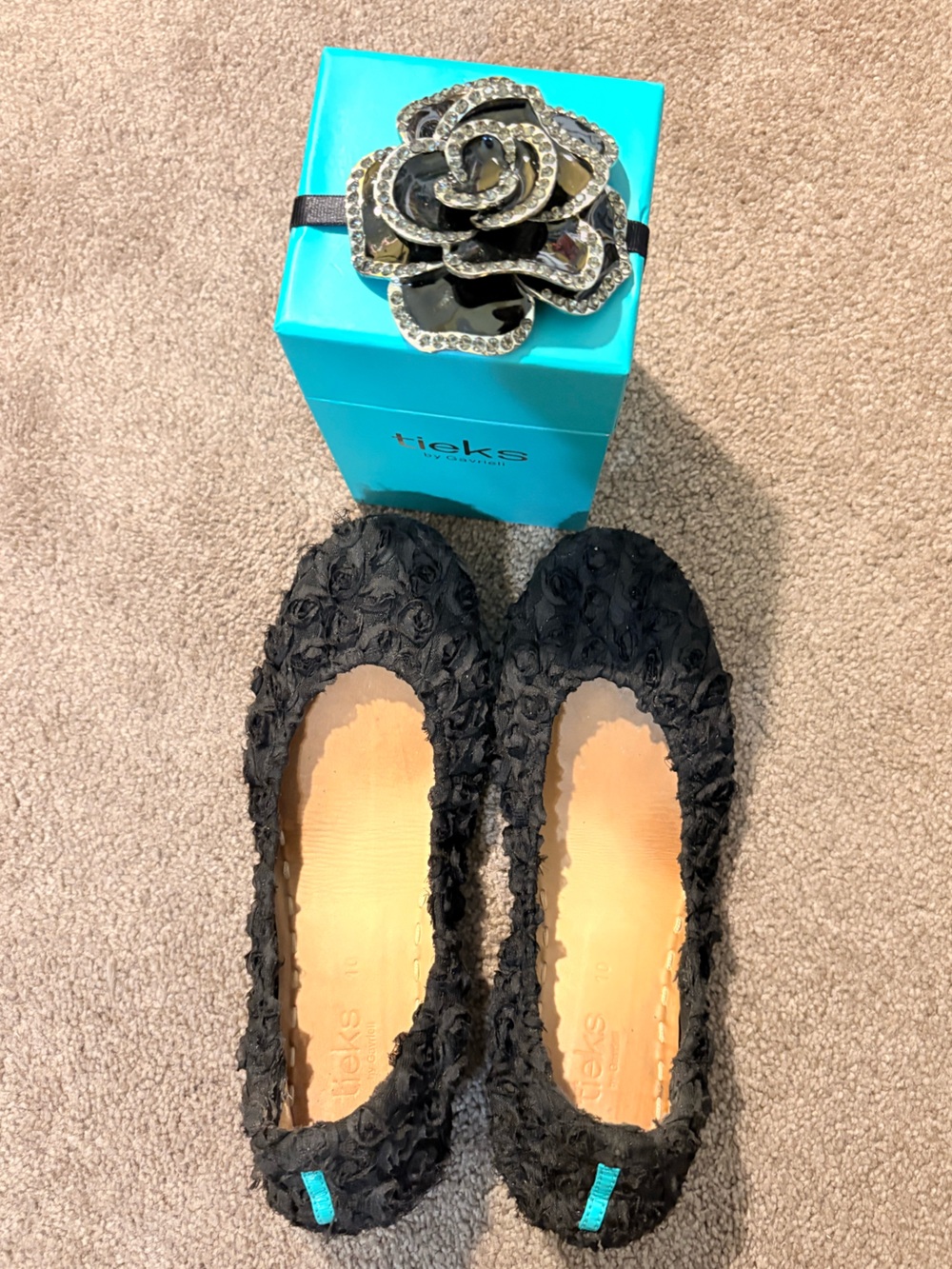 Tieks Black Rose (Limited Release) comes with box, Topper, and bags. - Picture 2 of 6